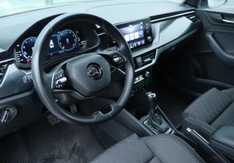 Подержанный автомобиль Skoda Rapid Liftback 2022 года (9 фото)