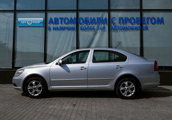 Подержанный автомобиль Skoda Octavia Liftback 2012 года (2 фото)