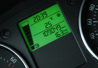 Подержанный автомобиль Skoda Fabia Hatchback 2012 года (16 фото)