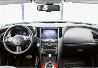 Подержанный автомобиль Infiniti FX 2012 года (12 фото)