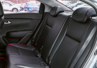 Подержанный автомобиль Kia Rio Sedan 2019 года (20 фото)