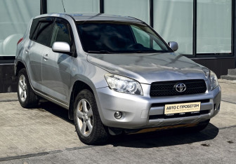 Подержанный автомобиль Toyota RAV4 2007 года (7 фото)