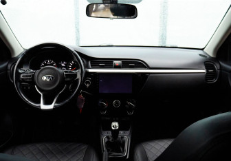 Подержанный автомобиль Kia Rio Hatchback 2017 года (19 фото)
