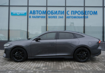 Подержанный автомобиль Changan UNI-V 2023 года (2 фото)