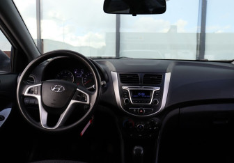 Подержанный автомобиль Hyundai Solaris Sedan 2016 года (17 фото)