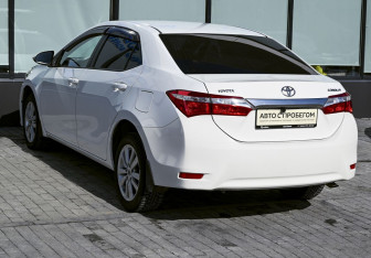 Подержанный автомобиль Toyota Corolla Sedan 2013 года (3 фото)