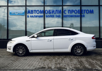 Подержанный автомобиль Ford Mondeo Liftback 2011 года (2 фото)