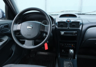 Подержанный автомобиль Nissan Almera Classic 2006 года (10 фото)