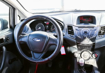 Подержанный автомобиль Ford Fiesta Hatchback 2008 года (11 фото)