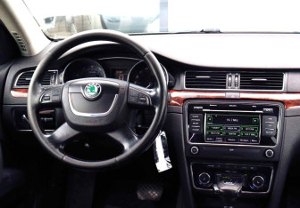 Подержанный автомобиль Skoda Superb Liftback 2011 года (20 фото)