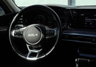 Подержанный автомобиль Kia K5 2022 года (21 фото)