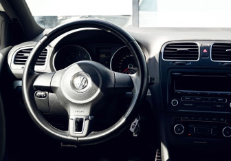 Подержанный автомобиль Volkswagen Golf Hatchback 2012 года (18 фото)