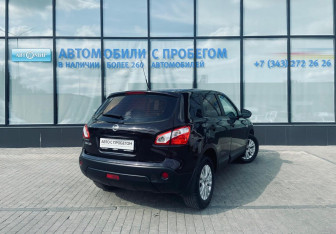 Подержанный автомобиль Nissan Qashqai 2013 года (5 фото)