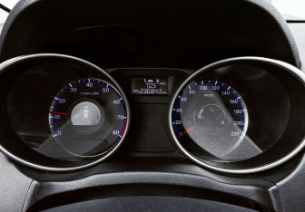 Подержанный автомобиль Hyundai ix35 2010 года (11 фото)