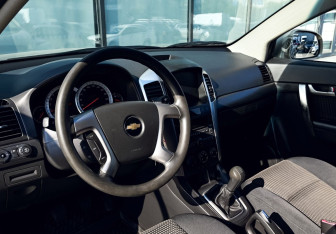Подержанный автомобиль Chevrolet Captiva 2008 года (14 фото)