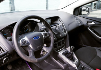 Подержанный автомобиль Ford Focus Sedan 2012 года (15 фото)