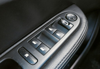 Подержанный автомобиль Peugeot 307 Hatchback 2001 года (12 фото)