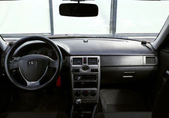 Подержанный автомобиль LADA (ВАЗ) Priora Hatchback 2013 года (16 фото)