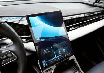 Подержанный автомобиль Geely Atlas 2024 года (10 фото)