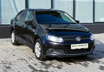 Подержанный автомобиль Volkswagen Polo Sedan 2011 года (7 фото)