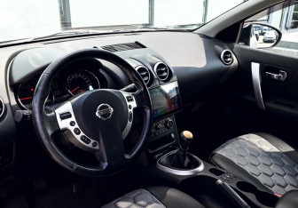 Подержанный автомобиль Nissan Qashqai 2013 года (17 фото)