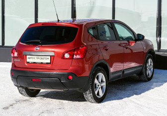 Подержанный автомобиль Nissan Qashqai 2007 года (5 фото)