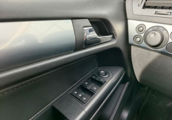 Подержанный автомобиль Opel Astra Hatchback 2013 года (14 фото)