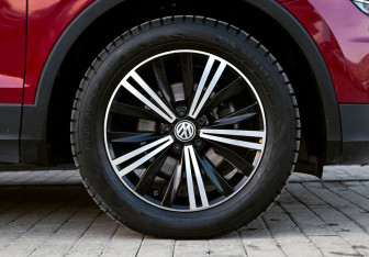 Подержанный автомобиль Volkswagen Tiguan 2018 года (22 фото)