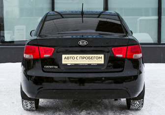 Подержанный автомобиль Kia Cerato Sedan 2010 года (4 фото)