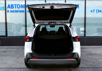 Подержанный автомобиль Toyota RAV4 2022 года (21 фото)