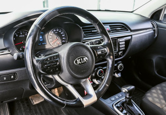 Подержанный автомобиль Kia Rio Sedan 2017 года (10 фото)
