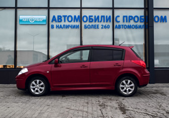 Подержанный автомобиль Nissan Tiida Hatchback 2012 года (2 фото)