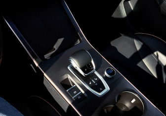 Подержанный автомобиль Omoda C5 2024 года (10 фото)
