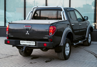 Подержанный автомобиль Mitsubishi L200 2012 года (3 фото)