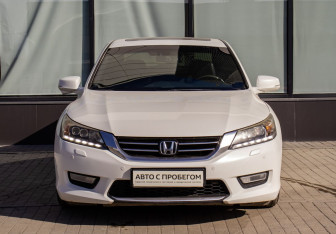 Подержанный автомобиль Honda Accord Sedan 2013 года (8 фото)