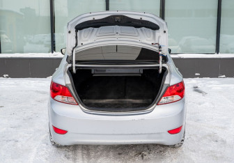 Подержанный автомобиль Hyundai Solaris Sedan 2011 года (21 фото)