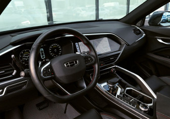 Подержанный автомобиль Geely Tugella 2024 года (15 фото)