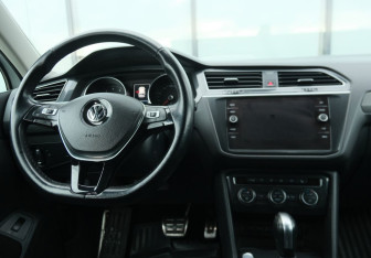 Подержанный автомобиль Volkswagen Tiguan 2019 года (10 фото)