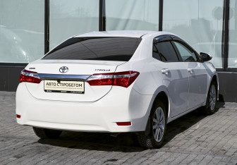 Подержанный автомобиль Toyota Corolla Sedan 2013 года (5 фото)