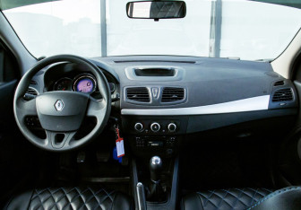 Подержанный автомобиль Renault Megane Hatchback 2013 года (16 фото)