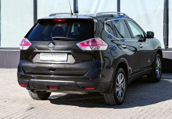 Подержанный автомобиль Nissan X-Trail 2015 года (5 фото)