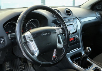 Подержанный автомобиль Ford Mondeo Sedan 2011 года (9 фото)