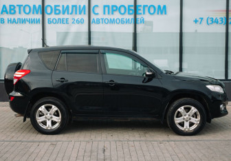 Подержанный автомобиль Toyota RAV4 2010 года (6 фото)