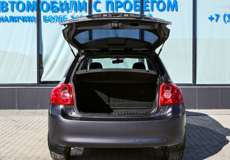 Подержанный автомобиль Toyota Auris Hatchback 2009 года (19 фото)