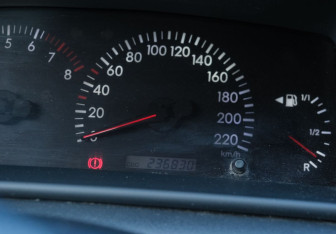 Подержанный автомобиль Toyota Corolla Sedan 2005 года (16 фото)