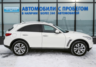 Подержанный автомобиль Infiniti FX 2012 года (6 фото)