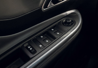 Подержанный автомобиль Opel Mokka 2014 года (12 фото)