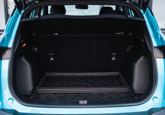 Подержанный автомобиль Geely Coolray 2024 года (17 фото)