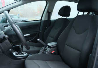 Подержанный автомобиль Peugeot 408 2014 года (16 фото)