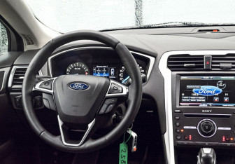 Подержанный автомобиль Ford Mondeo Sedan 2016 года (19 фото)